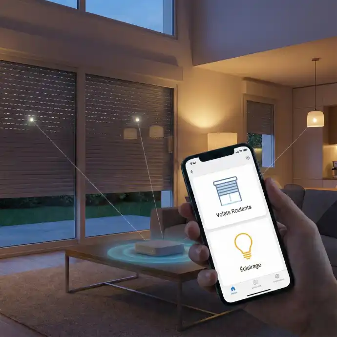 Simulation de présence par domotique : éclairage et volets automatiques pour dissuader les cambrioleurs avant l'intrusion